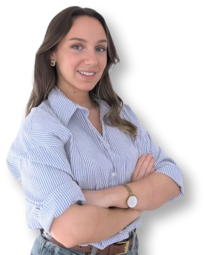 Marina Torelló, Social Media Manager, con los brazos cruzados